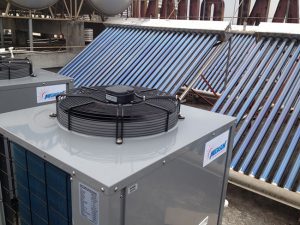 Lắp máy nước nóng năng lượng mặt trời Megasun khách sạn ở Tân Bình