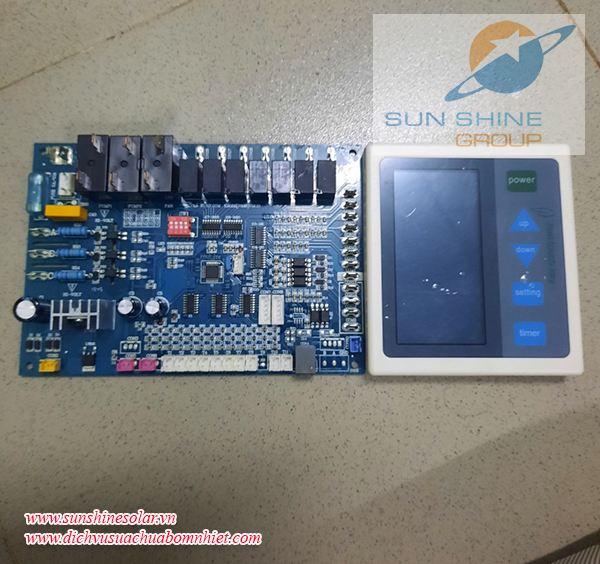 Màn hình bơm nhiệt và bộ điều khiển solar